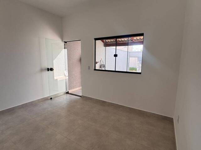 #23 - Casa para Venda em Goiânia - GO - 2