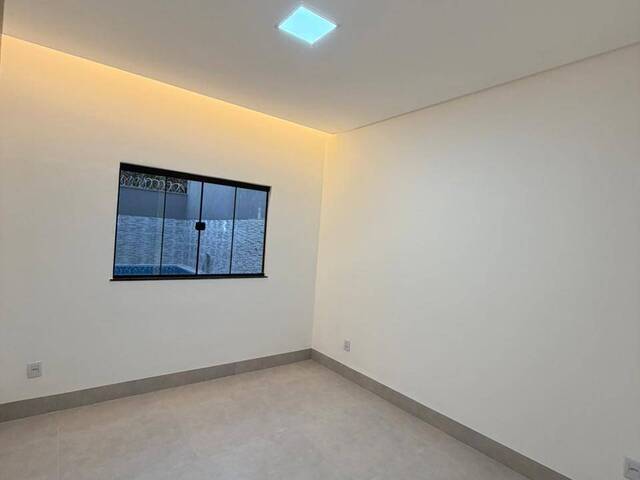 #102 - Casa para Venda em Aparecida de Goiânia - GO - 2